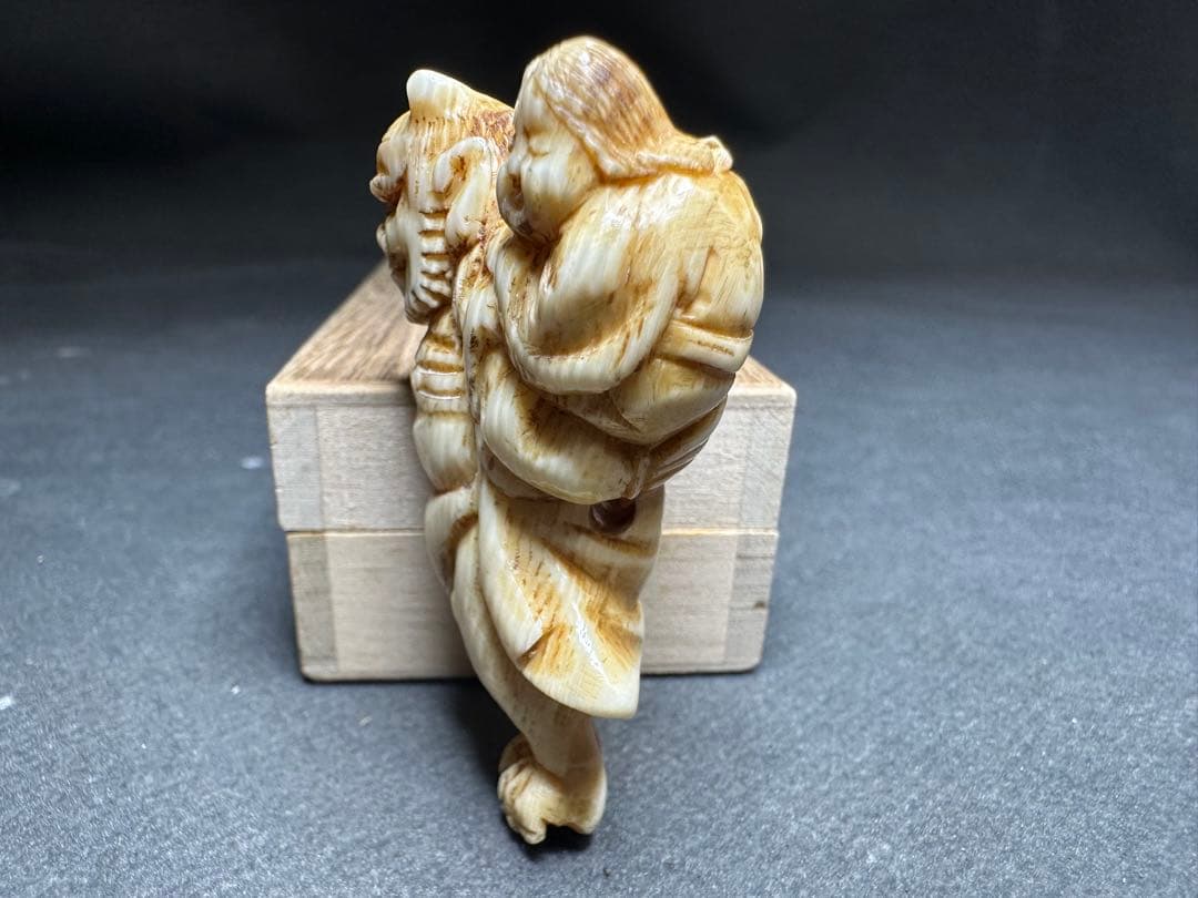 極上 根付 天然素材 アンティーク 和彫 置物 骨董 飾り物 古美術品 置物