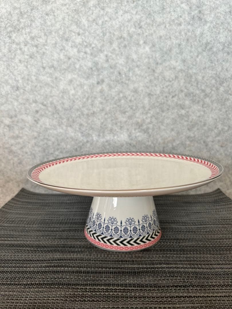 未使用】ウェッジウッド フェスティブ ケーキスタンド - メルカリ