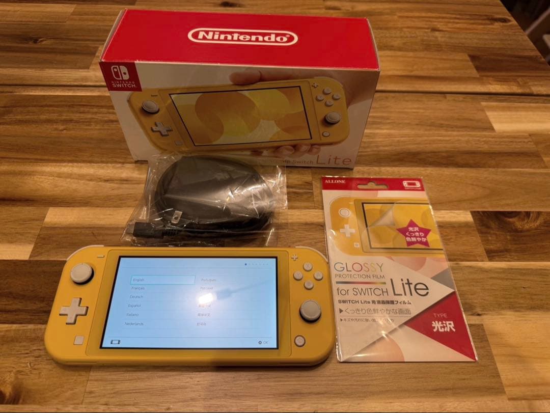 【ほぼ未使用】Switch Lite イエロー 本体・箱・充電器付き 新品任天堂 Nintendo Switch Lite イエロー 4902370542936 ライト 本体