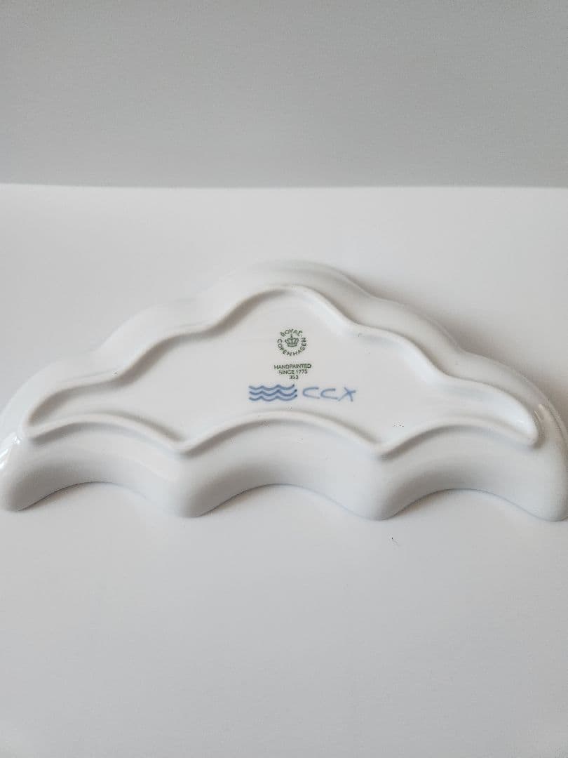 ロイヤルコペンハーゲン ブルーパルメッテ クレセントディッシュ