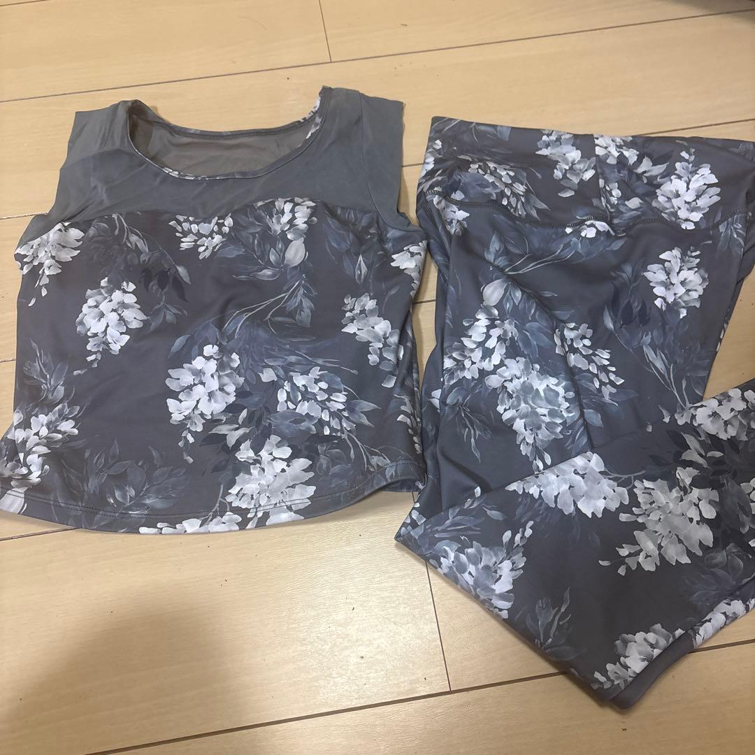 グレー系花柄 ヨガウェア Mサイズ グレー系花柄 ヨガウェア Mサイズ 6da8e7f19dc7ed667271106f880f89