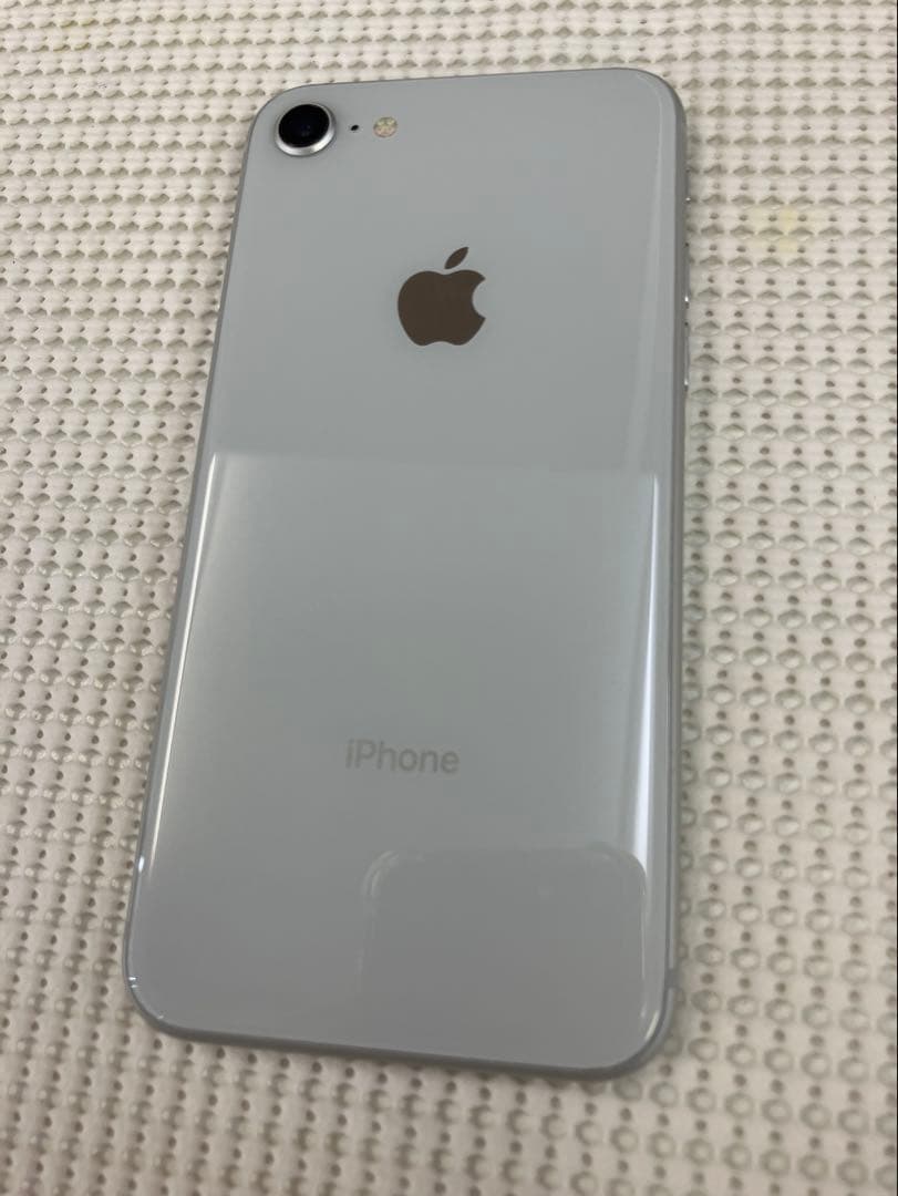 iPhone 8 64GB シルバー バッテリー新品 - メルカリ