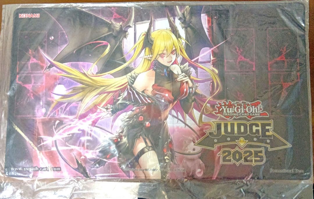 遊戯王 公式 JUDGE 2025 紅涙の魔ラクリモーサ プレイマット 北米版 未開封 紅涙の魔ラクリモーサ プレイマット 海外 遊戯王 JUDGE2025