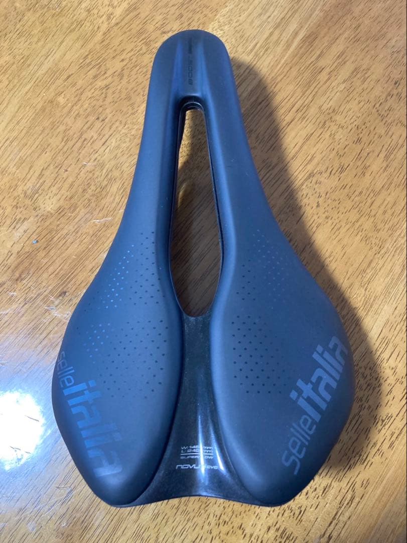 NOVUS BOOST EVO Fec アロイ スーパーフロー　サドル NOVUS BOOST EVO Fec アロイ スーパーフロー | 株式会社フカヤ