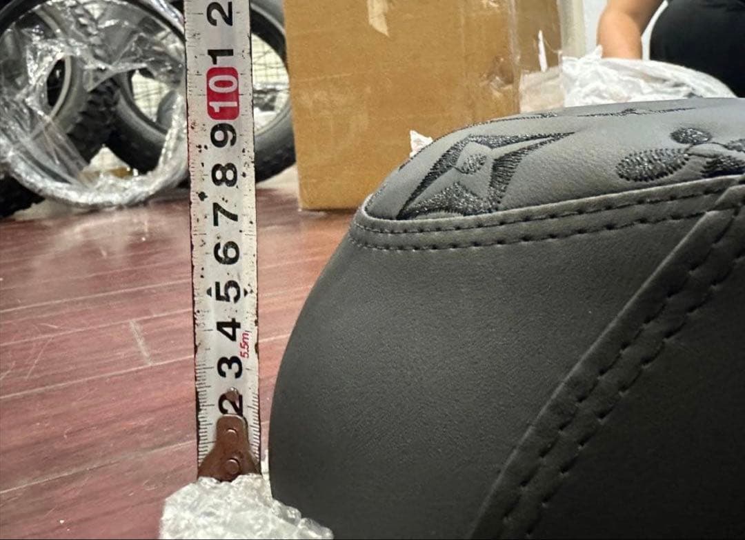 Super73カスタムシート(サイズ載せあり)、穴取り付け工事別途になり