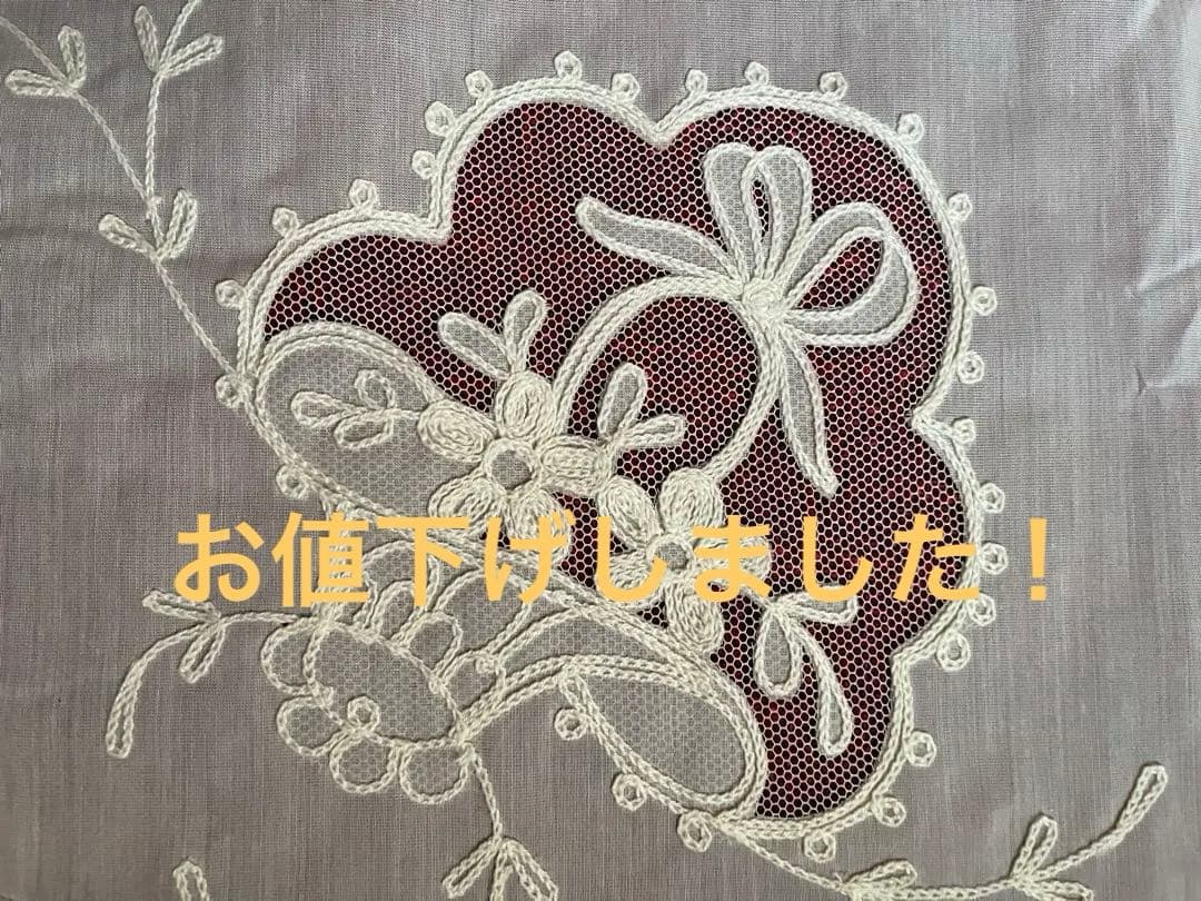 新品未使用　スイス製　テーブルクロス　レース　フランス刺繍　チュールレース フレンチアンティーク調のテーブルクロス、華やかな刺繍のレース85✕85