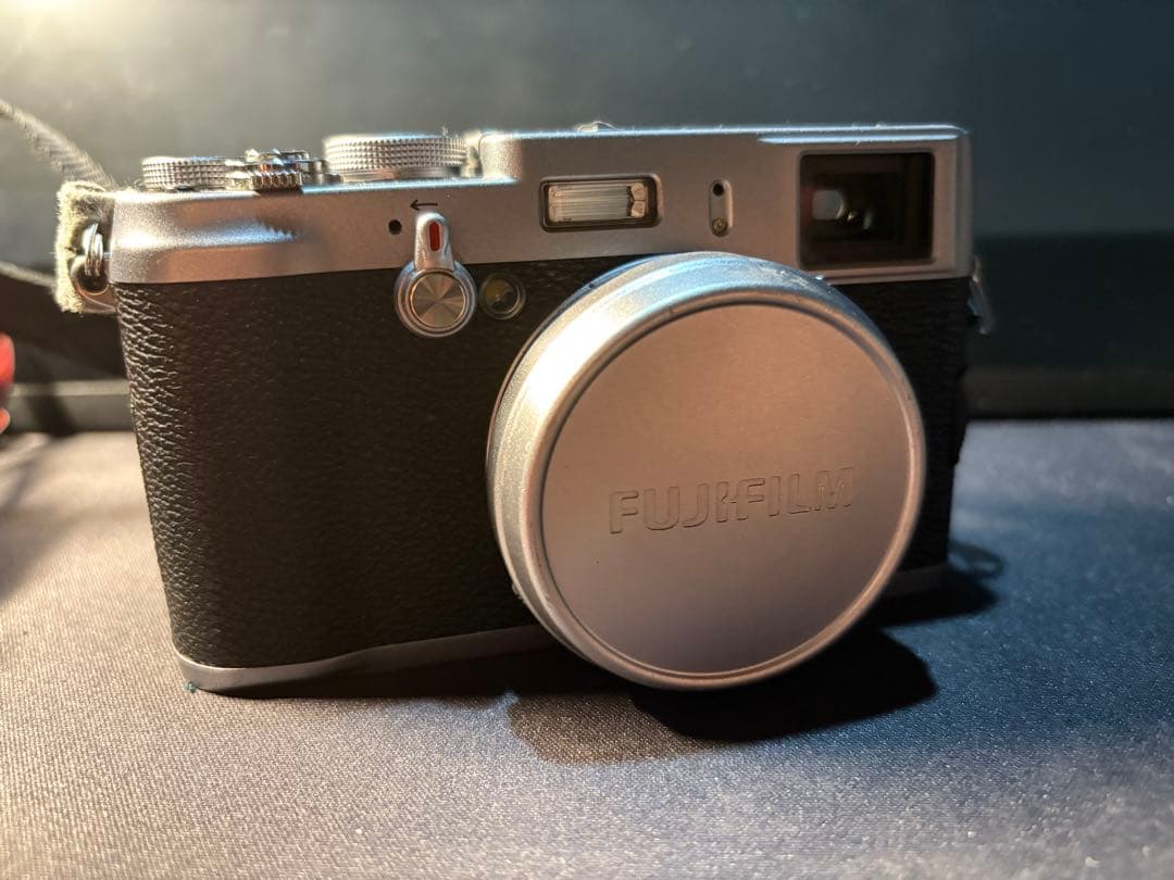 Fujifilm X100 フィルムカメラ Amazon.com : Fujifilm X100 12.3 MP APS-C CMOS EXR Digital Camera