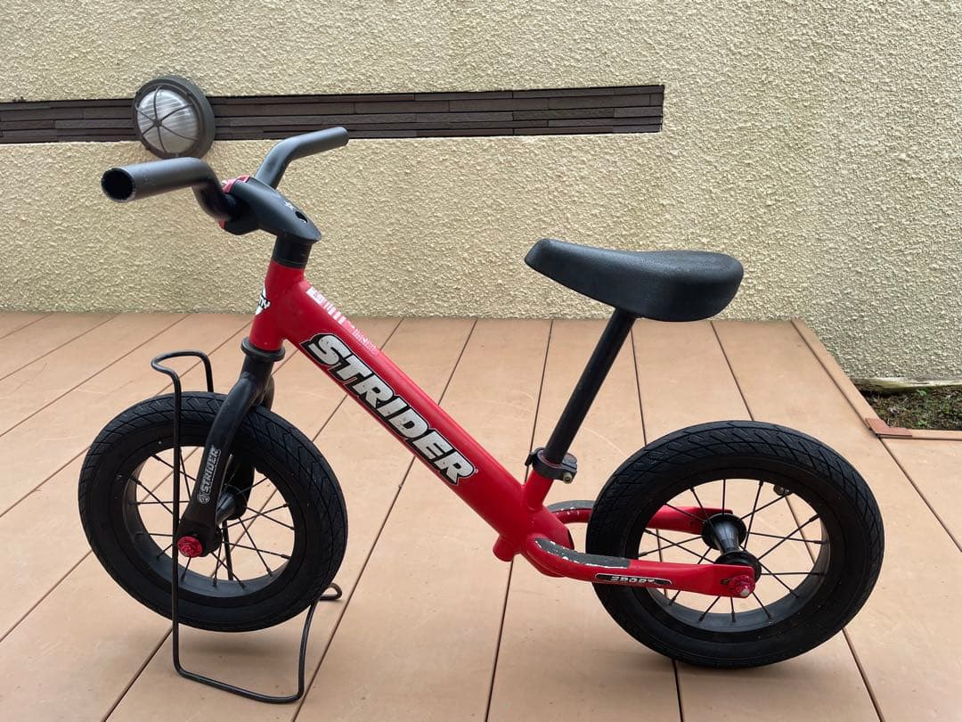 STRIDER ストライダー スポーツモデル　赤　カスタム 成長に合わせて進化する14インチモデル『ストライダー14x』に新色