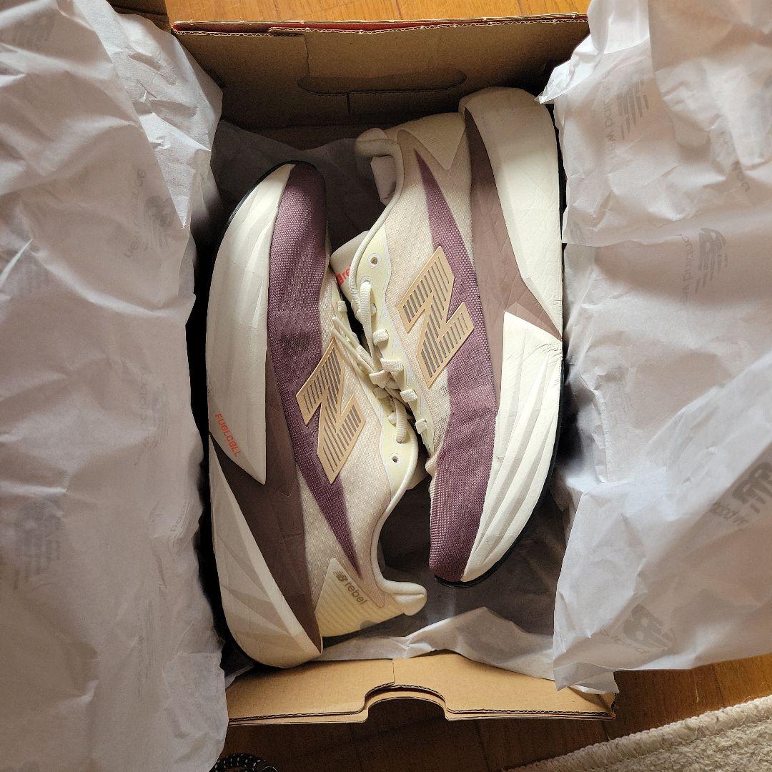 ニューバランス　フューエルセル レベル v5 26.0cm