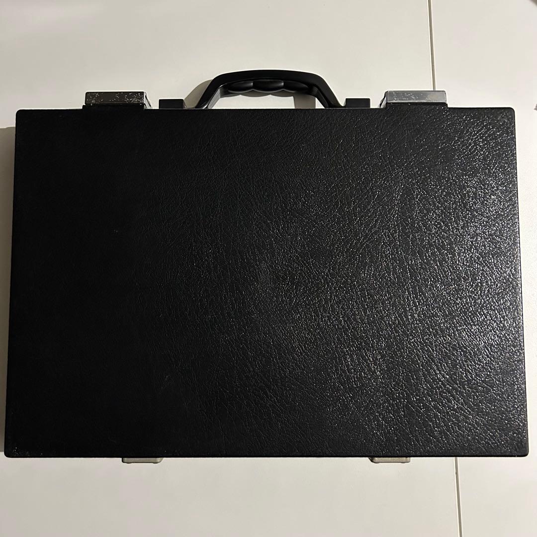 レア kamaya ファミコン カセット18個 収納ケース アタッシュケース