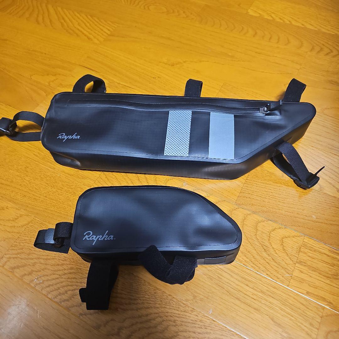 Rapha 車体装着バッグ 2点セット ブラック Rapha エクスプロアシリーズの第5弾は完全防水のバイクパッキング用