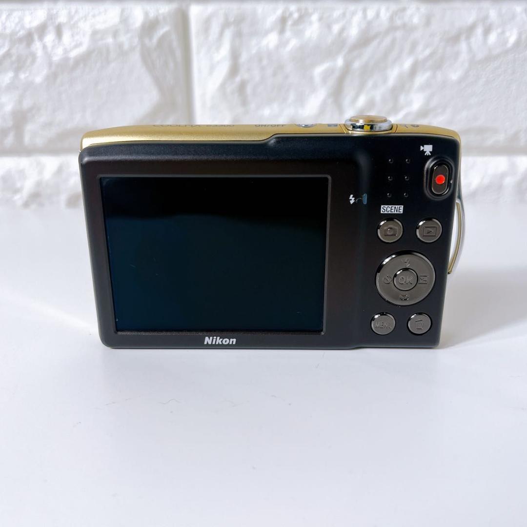 Nikon ニコン COOLPIX S3300 ゴールド デジタルカメラ 大人気 - メルカリ