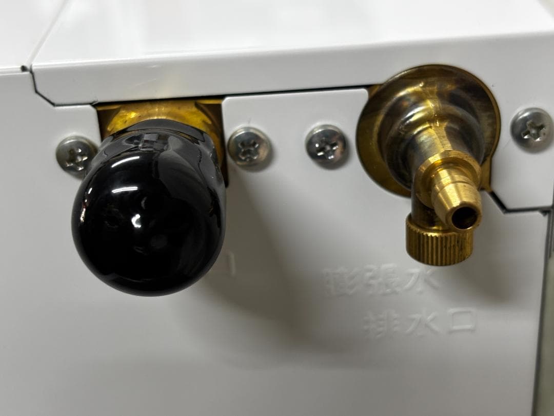 中古美品TOTO REKB12A22 小型電気給湯器 12L単相200v - メルカリ