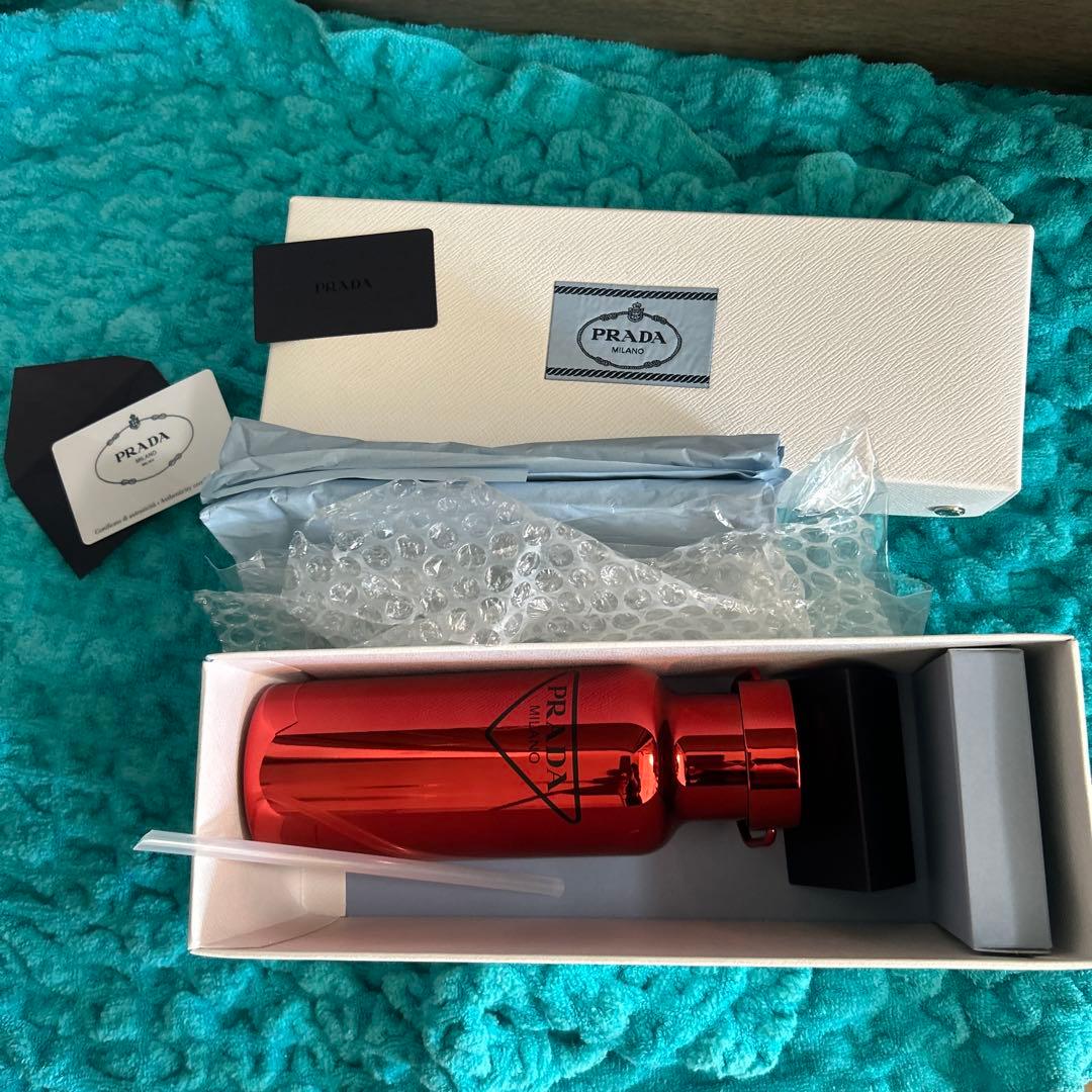PRADAステンレス、ウォーターボトル。箱、カード、ストロー付きです。未使用品 期間限定! 素敵なBottle♪PRADA ウォーターボトル350mL (PRADA