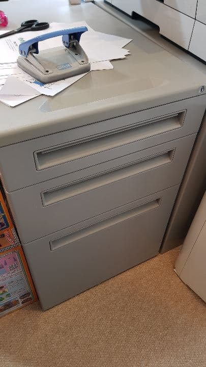 オフィス用の棚！（タイヤ付き） Amazon｜山善(YAMAZEN) ラック キャスター付き 3段 カラーボックス用