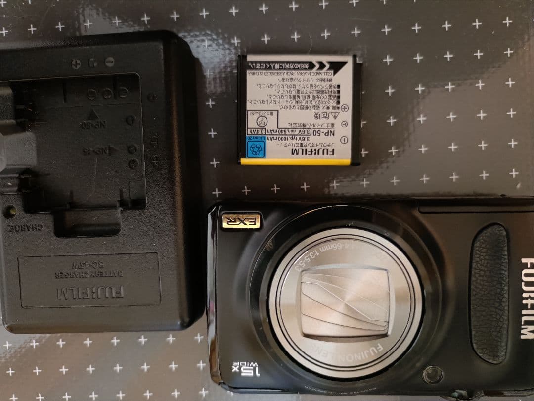 FUJIFILM FinePix f300EXR コンパクトデジタルカメラ Amazon | FUJIFILM FinePix デジタルカメラ F300 EXR シルバー F FX