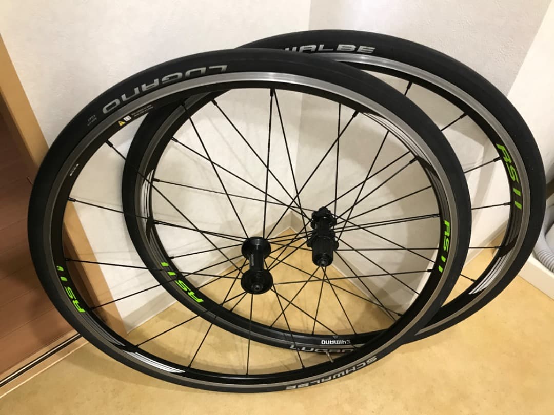 パーツ SHIMANO WH-RS11 Shimano Free Clincher Shimano WH-RS11 Alloy Clincher Rim Brake Road Wheelset Bladed