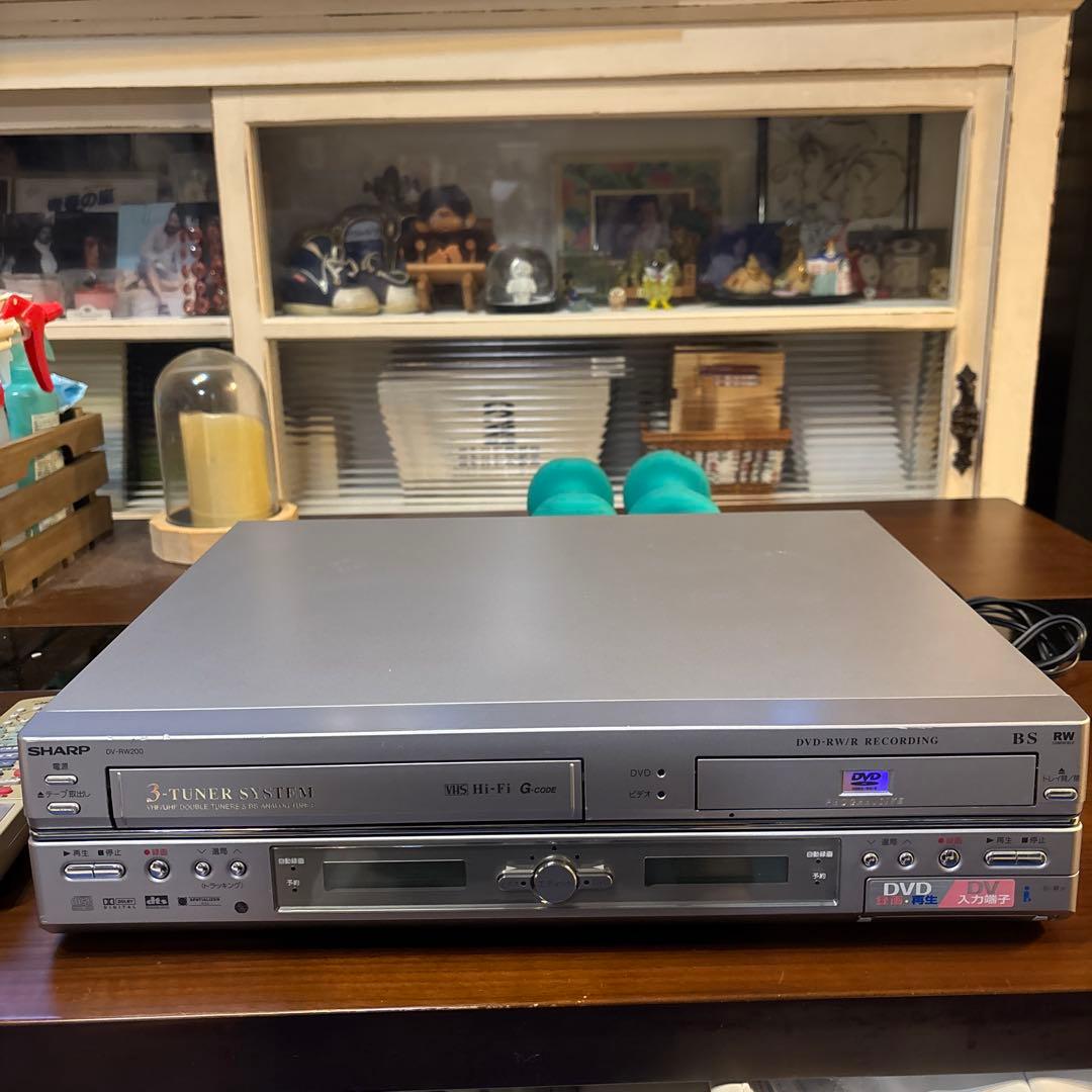 SHARPビデオ一体型DVDレコーダーDV-R W200 シャープ、トリプルチューナ搭載VHS一体型DVDレコーダ