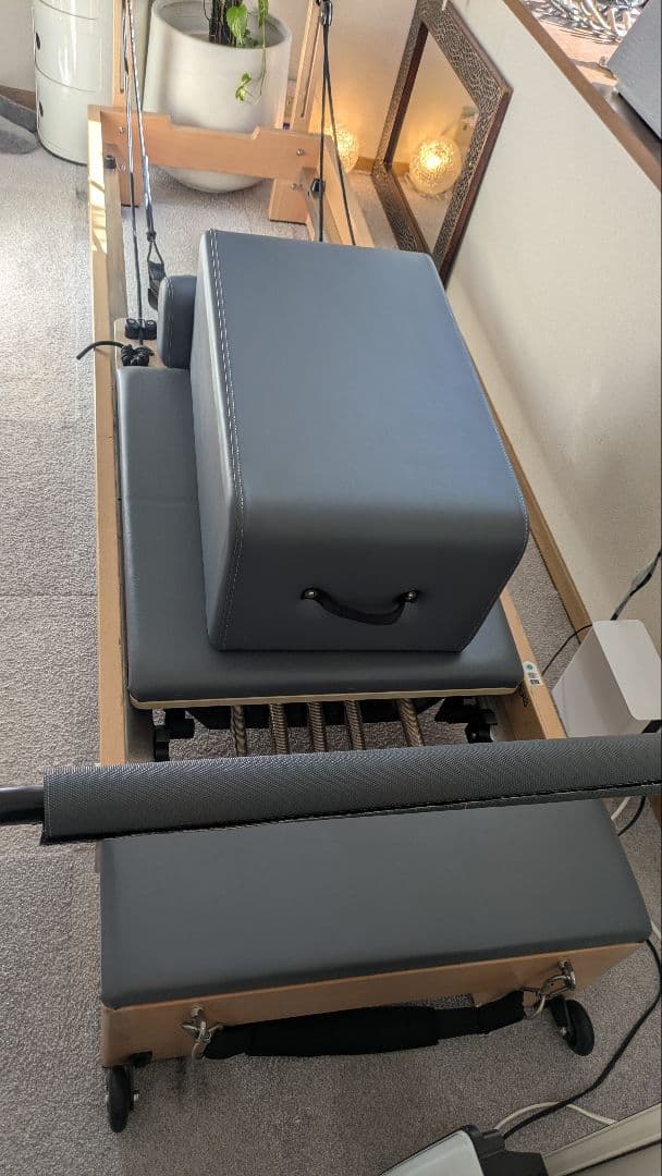 グレー リフォーマー ピラティス MeritMax ピラティス リフォーマー タワー付き – Merrithew V2 Max の