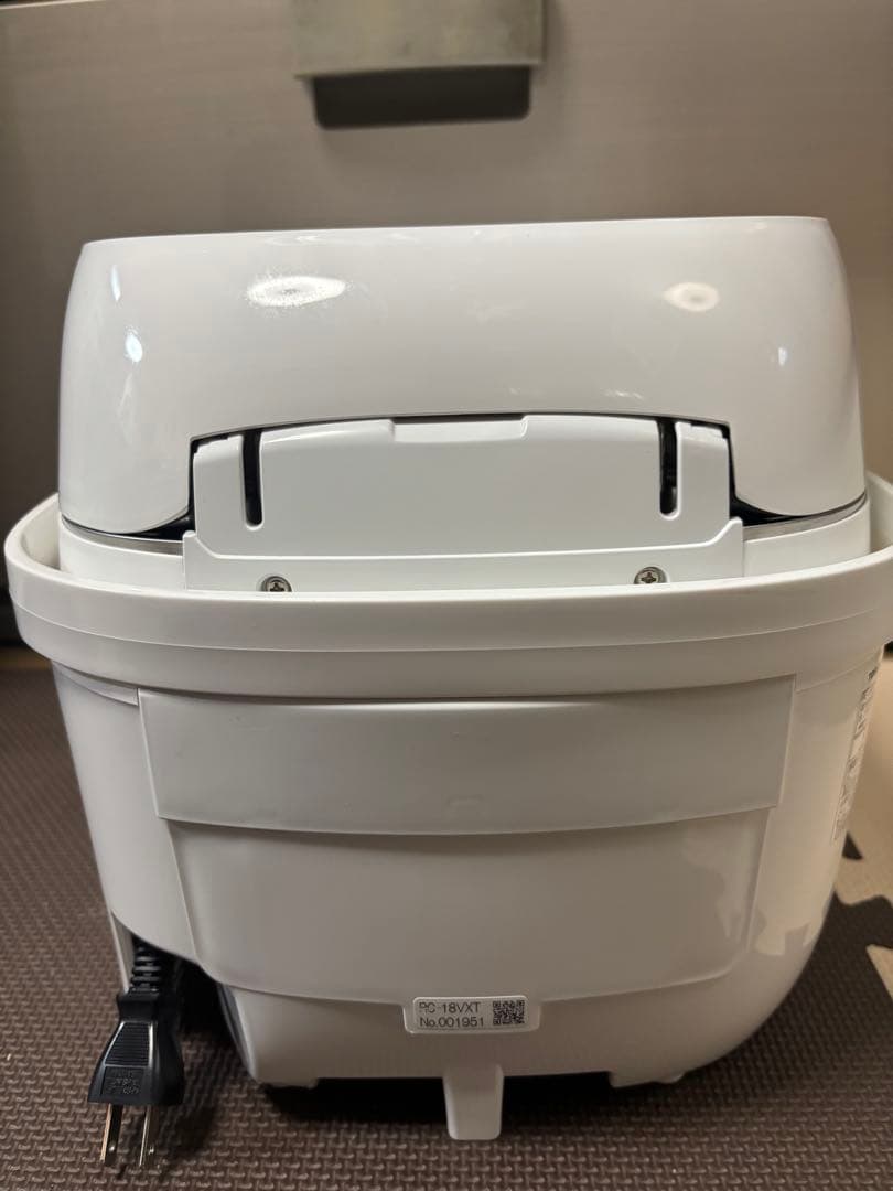 TOSHIBA 炊飯器 炎匠炊き RC-18VXT （W）2023年製 - メルカリ