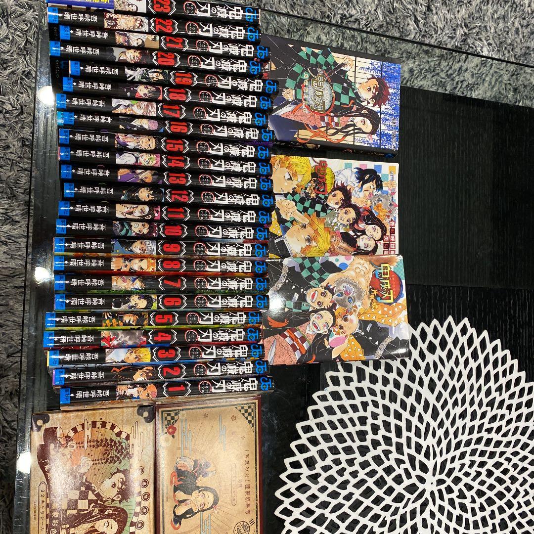 鬼滅の刃1〜23巻+小説2巻+公式ファンブック＋ポストカード＋キャラシール 鬼滅の刃 1~23巻、公式ファンブック1・2巻、鬼滅の刃外伝 全巻セット