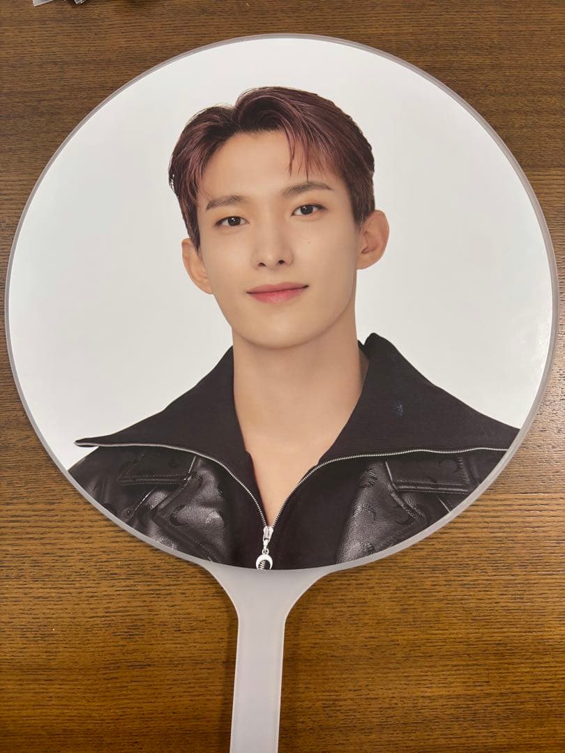 seventeen ドギョム うちわ follow セブチ - メルカリ