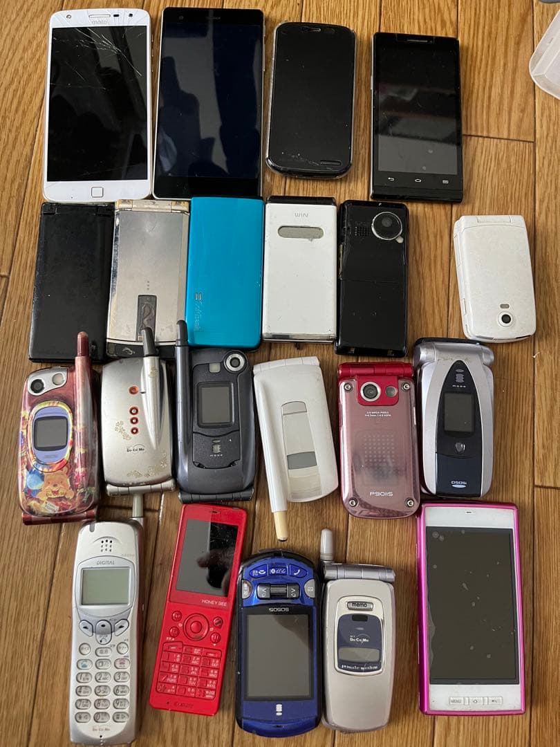 大量♡ガラケーまとめ売り スマホ 携帯 - メルカリ