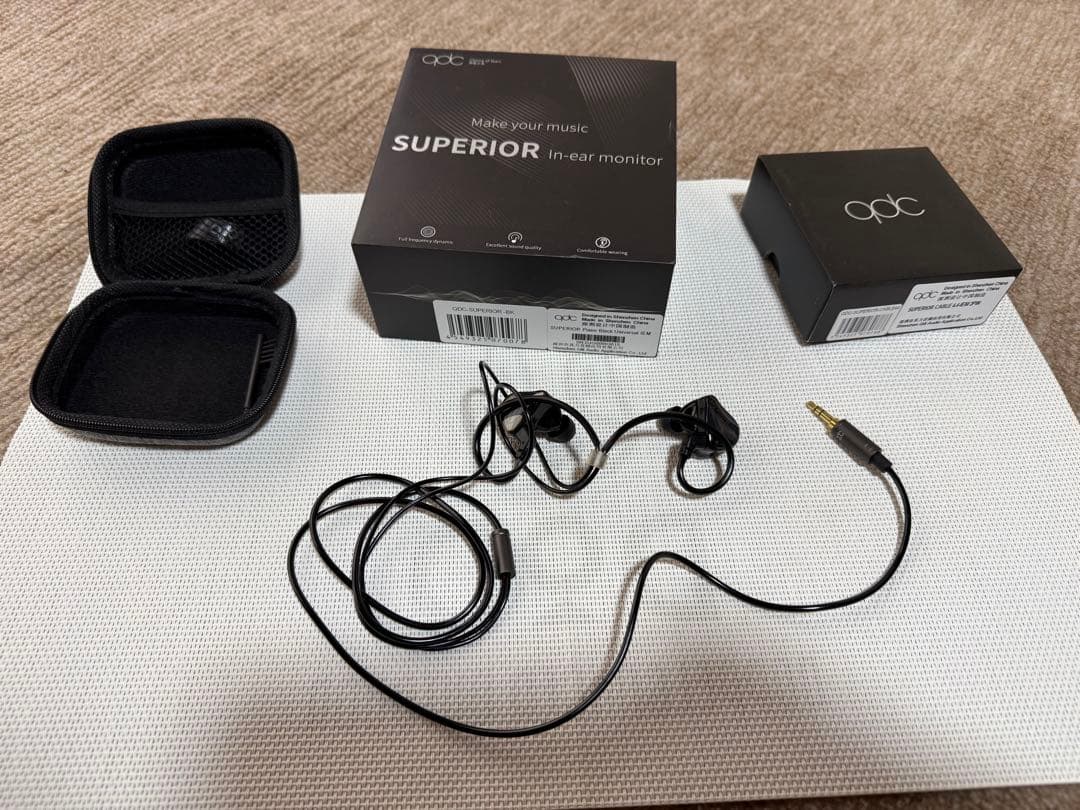 (qdc)SUPERIOR Piano Black ＋ 4.4mmケーブル qdc SUPERIOR Cable 4.4-IEM2pin [QDC-SUPERIOR-CABLE44] | qdc