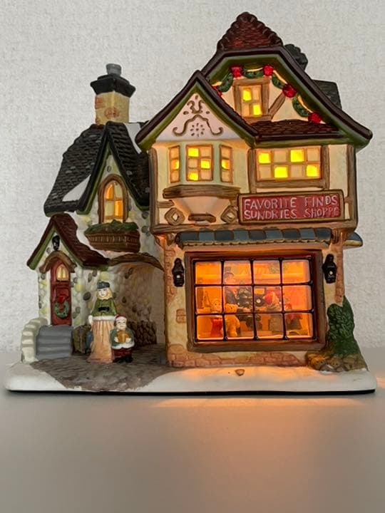 ミニチュア　ドールハウス　ライト　　　　　「雑貨屋さん」 LEDライトが照らす小さなお店、「つくるんです®」からミニチュアハウス