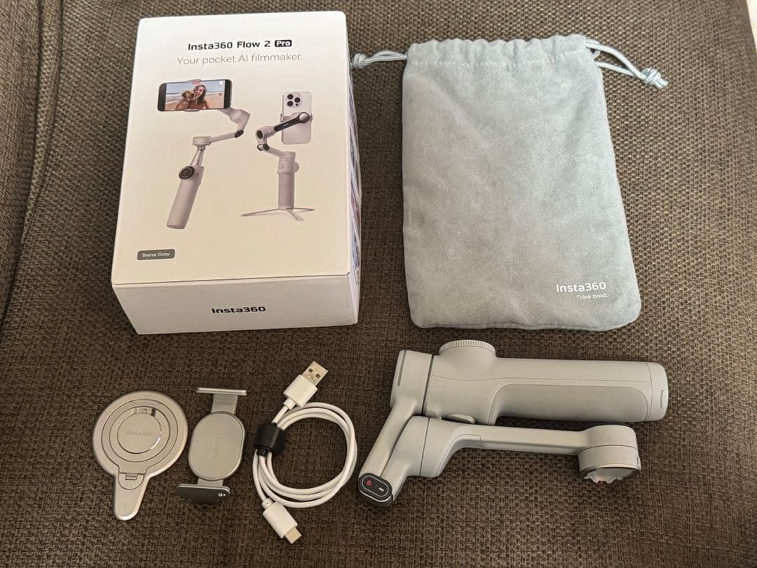 Insta360 Flow 2 Pro ストーングレー(磁気マウント付き) Insta360 Flow 2 シリーズ を購入する - スマホジンバルにAIの力を