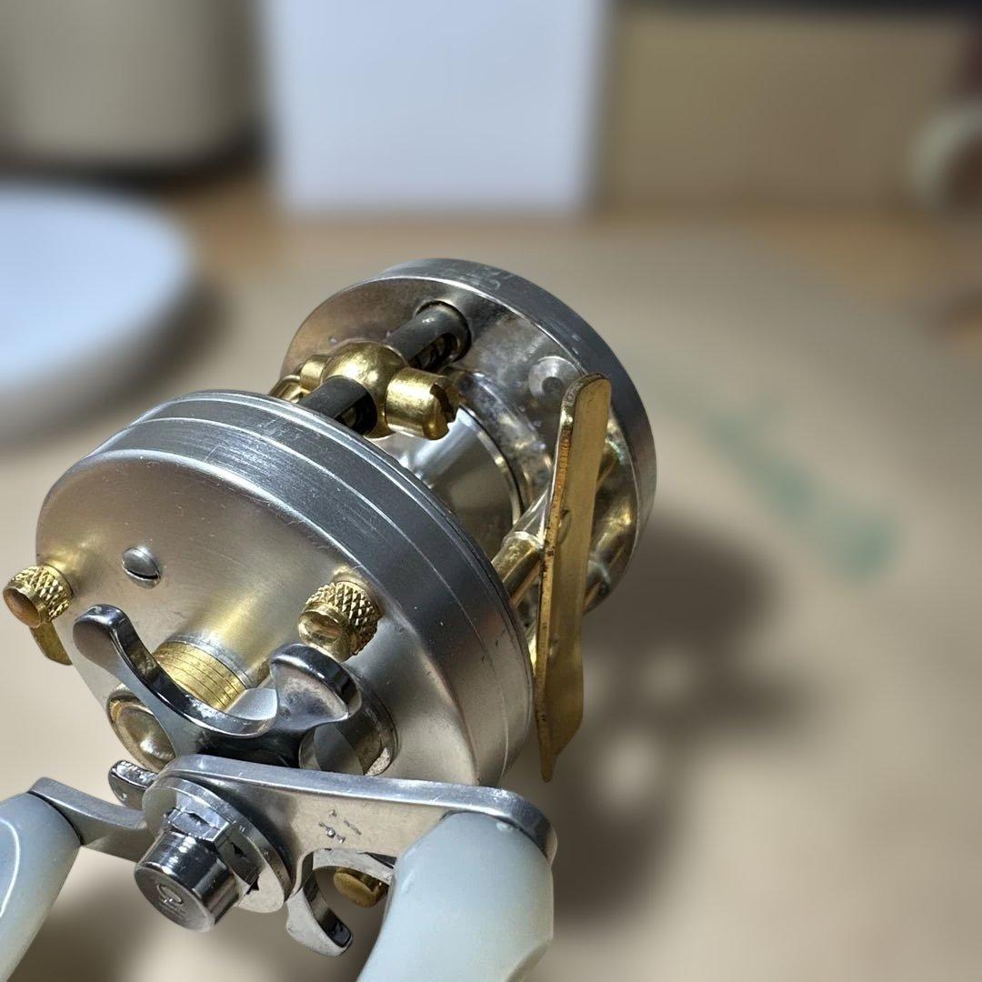 五十鈴工業 BC700 vintage シルバー ベイトリール - メルカリ