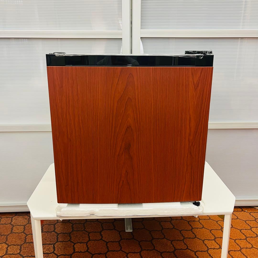 アイリスオーヤマ　冷凍庫　31リットル　ホワイト　2023年製 IRIS OHYAMA（アイリスオーヤマ） 冷凍庫 小型 家庭用 31L 1ドア