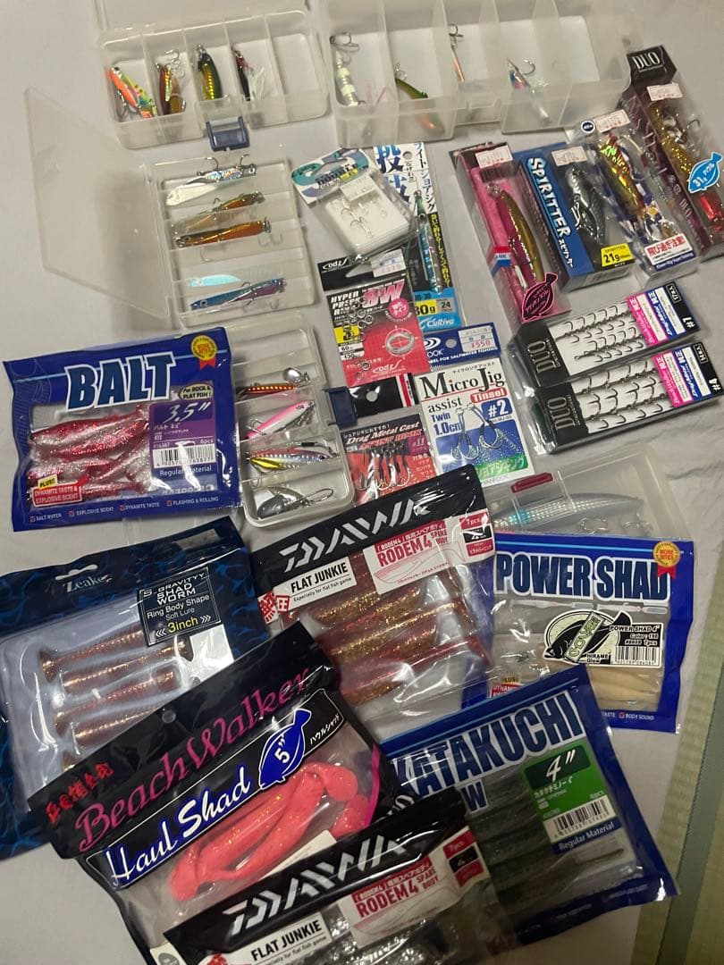 ジグ、ワームなどメーカー品から色々セット売りします。 ジグ、ワームなどメーカー品から色々セット売りします。