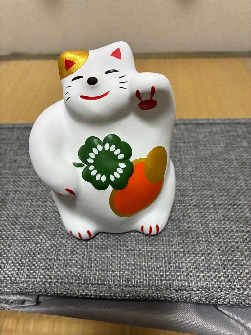 工房 輪葉葉『福来る 右手 招き猫』金 サイン付 - メルカリ