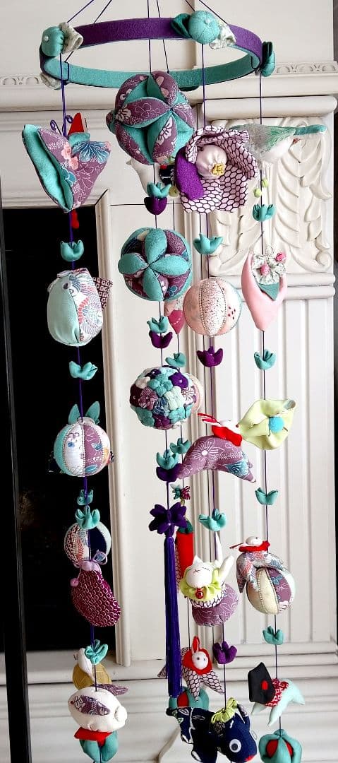 吊るし飾り　吊るし雛　ちりめん細工 　 ハンドメイド　ひな祭り 台付 楽天市場】つるし雛 つるし飾り 吊るし飾り 吊るし雛 木製 天然木製台