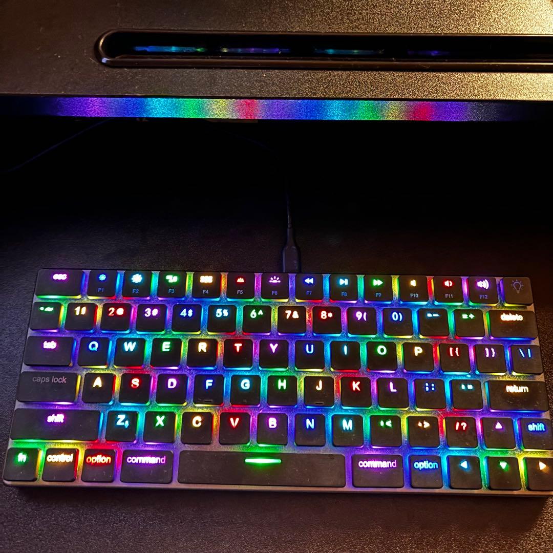 ゲーミングキーボードみたいなワイヤレスキーボード Vinpok Taptek ワイヤレスキーボード「Taptek」はタブレットユーザー必見！超薄型の青