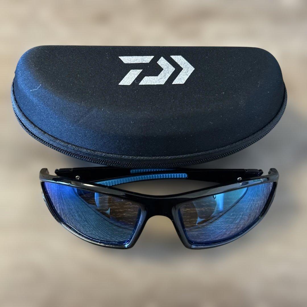 DAIWA ダイワ 偏光サングラス ！ケース付き ダイワ 偏光サングラス TLX027 EG 専用ケース+メガネ拭き2枚+