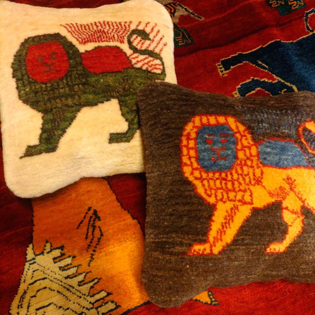 ライオンギャッベクッション 手織り イラン シラーズ 草木染 - メルカリ