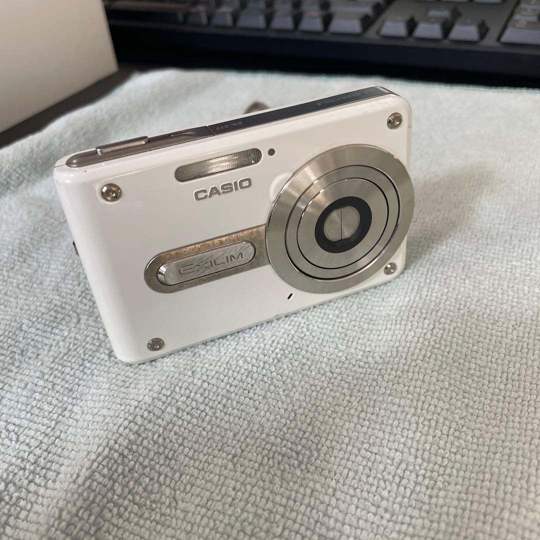 CASIO EXILIM EX-S100デジカメコンデジ ホワイト - メルカリ