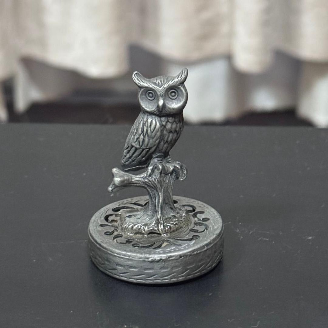 フクロウの金属製置物 シルバー - メルカリ