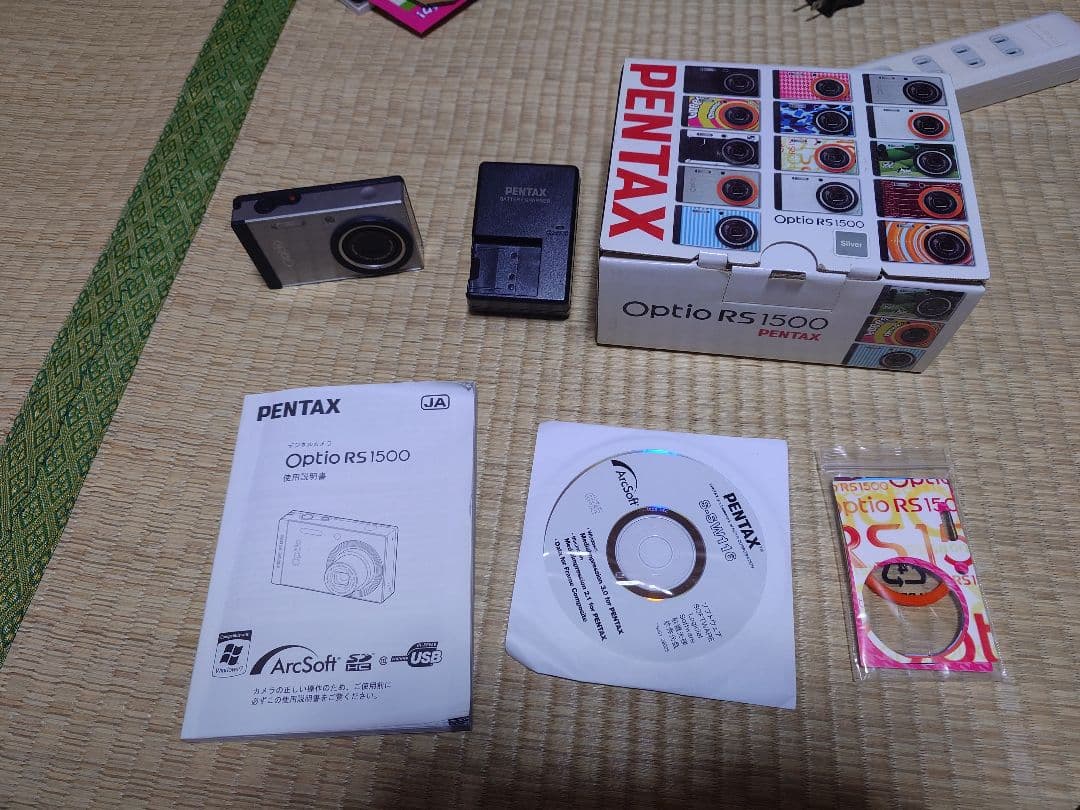 PENTAX Optio RS1500 本体と付属品 Amazon | PENTAX Optio RS1500(シルバー) 1400万画素 27.5mm 光学4倍