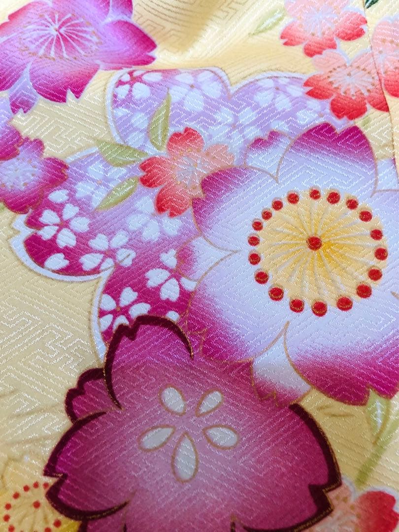 七五三七歳未使用着物‼️薄イエロー系⭐︎桜舞い散る金彩煌びやか