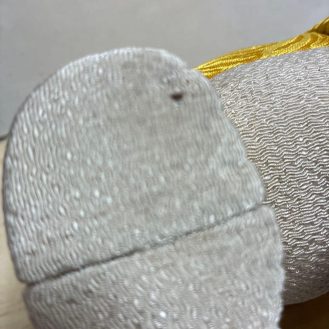 黄色い猫の置き物 ちりめん素材風 縁起物 金運アップ - メルカリ