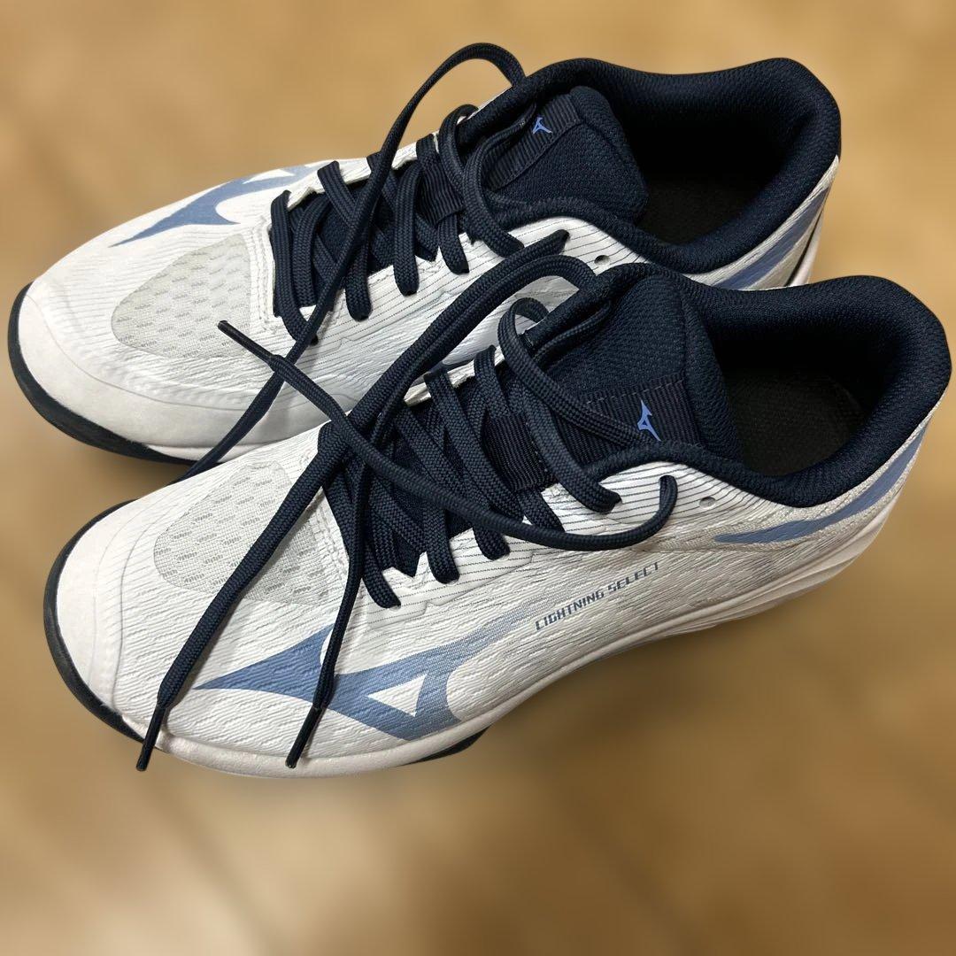 ミズノ　バレーボールシューズ　23.5 MIZUNO（ミズノ） ウエーブライトニング Z8 MID V1GA240551