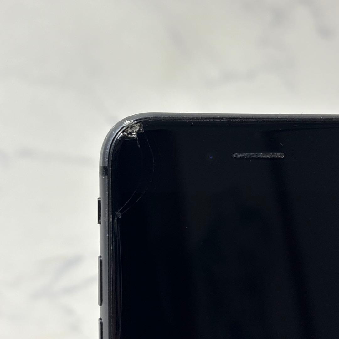 iPhone8 ブラック 本体 SIMフリー 画面割れ少々 - メルカリ
