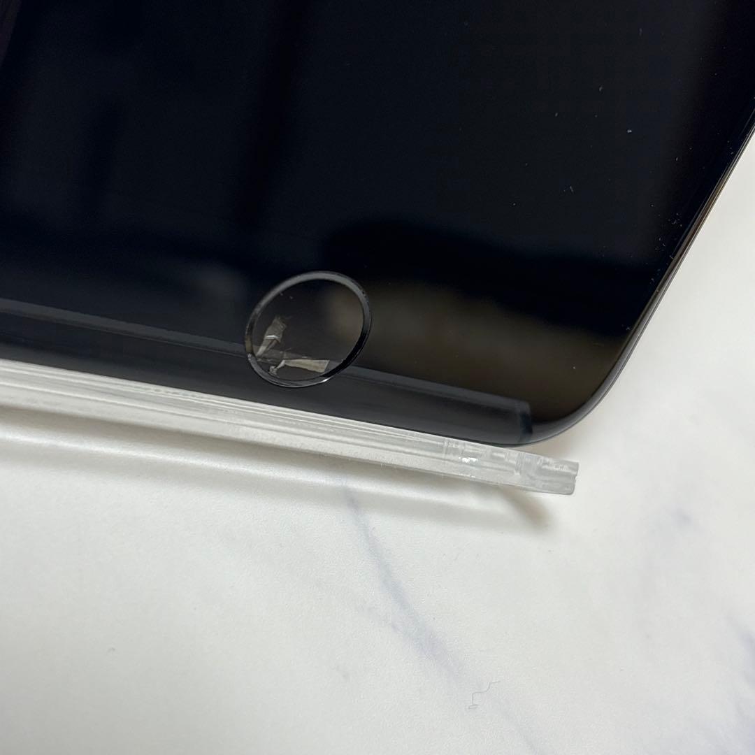 iPhone8 ブラック 本体 SIMフリー 画面割れ少々 - メルカリ