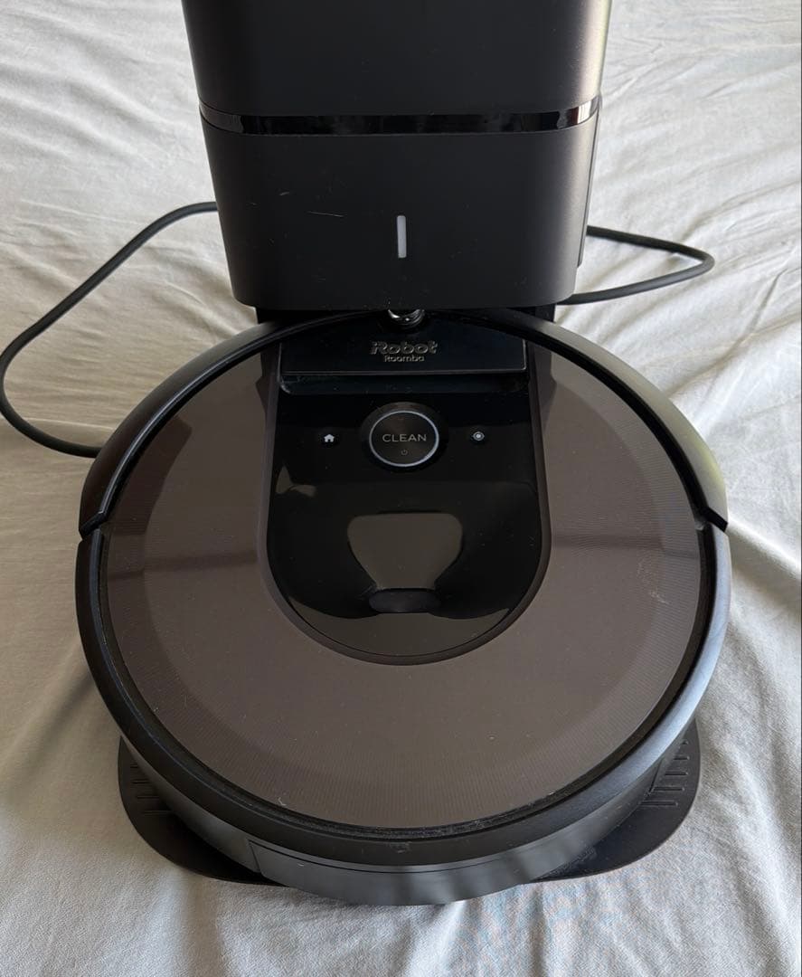 iRobot ルンバi7+ (Roomba i7+) 本体とクリーンベース - メルカリ