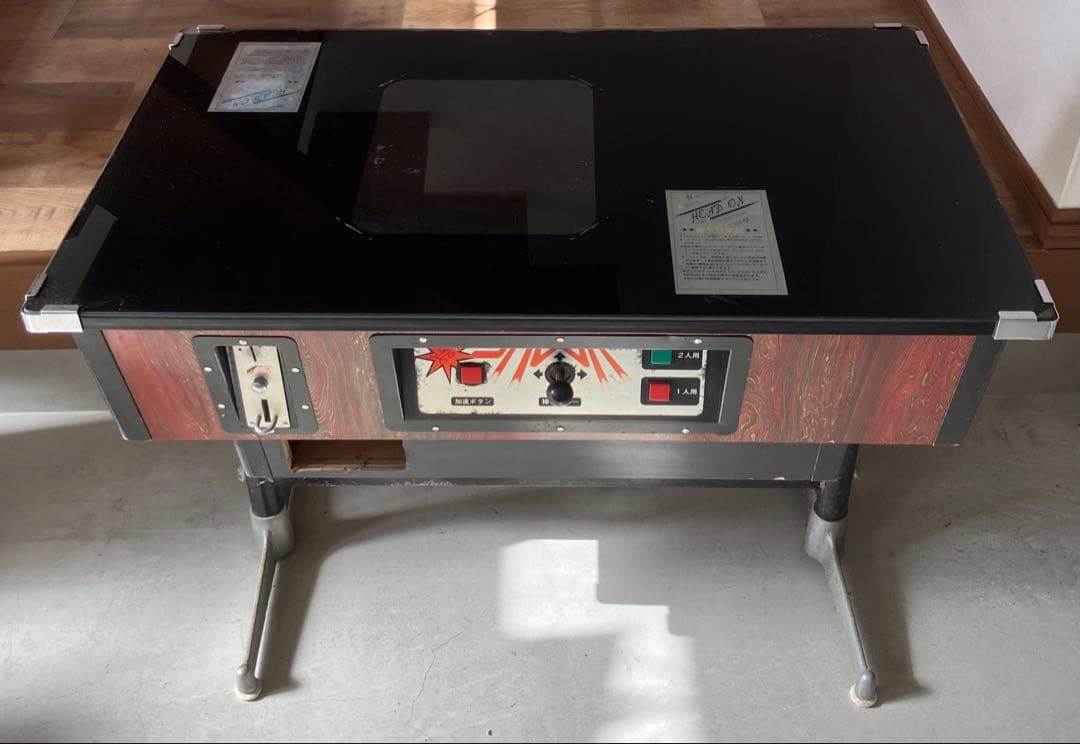 ①インベーダーウォーズ テーブル筐体 アーケードゲーム インベーダーゲーム スペースインベーダー」テーブル筐体 12分の1スケールで再現: J-CAST