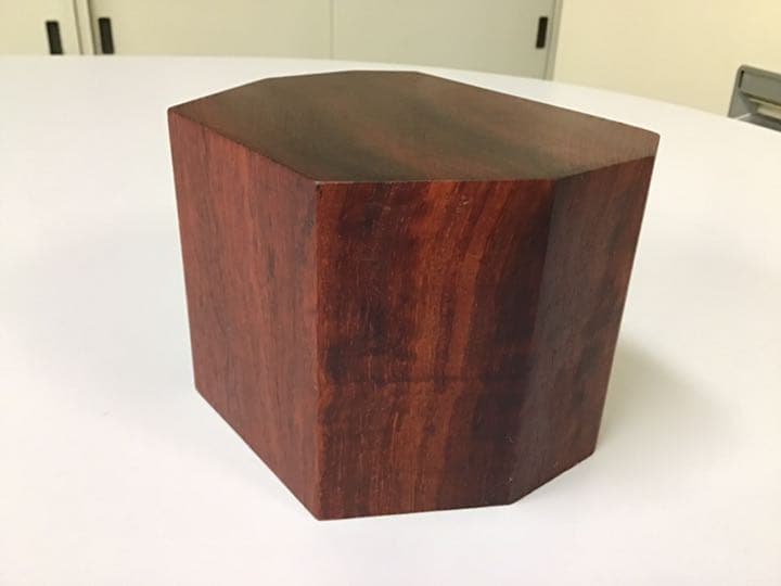 貴重逸品　未使用　本花梨の仏像台　12.5×10.0×H9.0  1.0kg