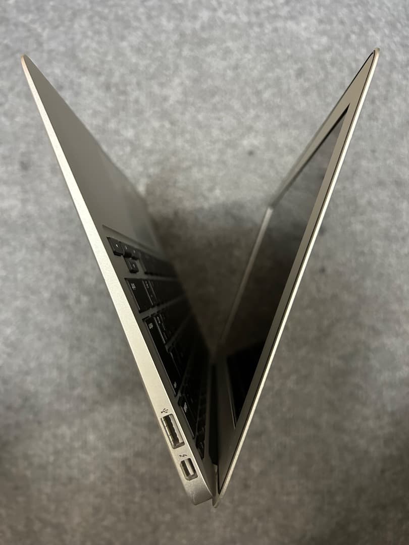 充電回数11回 MacBook Air 2015 i5 1.6Ghz 11インチ